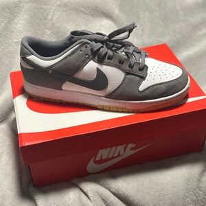 Nike Dunk Low 
White/Smoke Grey 
Size 12.5 Men
Never worn
Waterproof